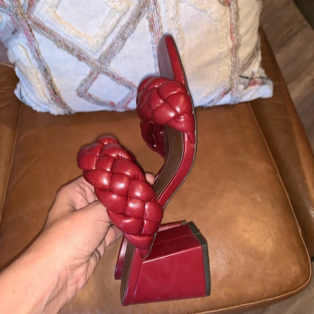 SODA Burgundy Woven Strappy Faux Leather Block Heels Size 8 Used